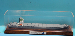 Container ship "Honour Globe"  (1 p.) GER 1998 from Conrad in showcase